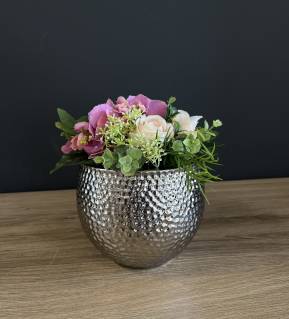 Blumengesteck in glänzender Hammerschlag-Vase |Handgemacht| Mooie Tijd