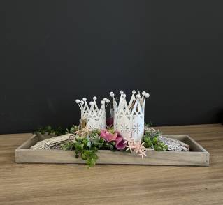 Gesteck auf Tablett mit Krönchen |Handgemacht| Mooie Tijd