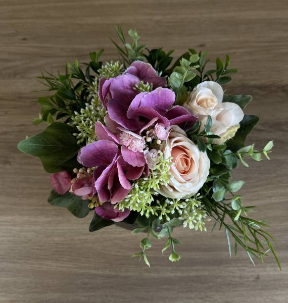 Blumengesteck in glänzender Hammerschlag-Vase |Handgemacht| Mooie Tijd