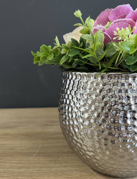 Blumengesteck in glänzender Hammerschlag-Vase |Handgemacht| Mooie Tijd